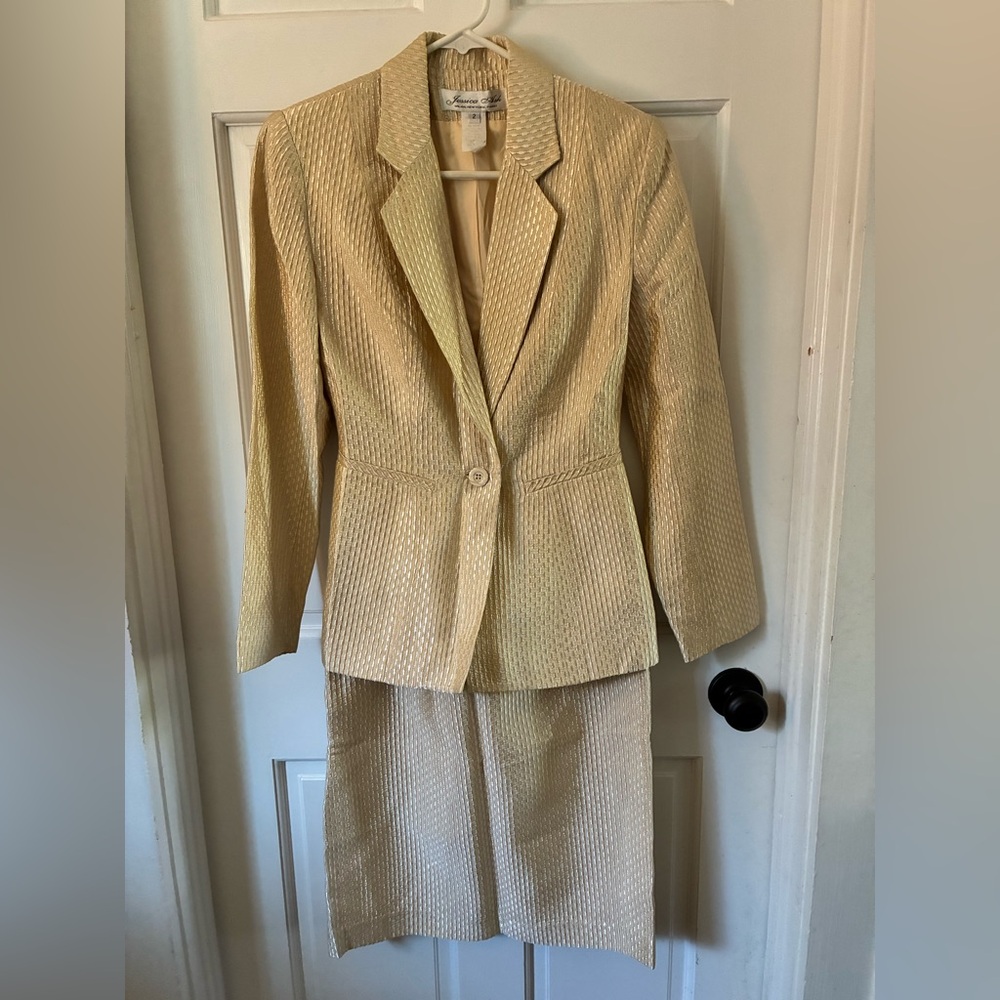 Jessica Ash Vintage early 1990s Shiny Cream Textured skirt suit - size 2